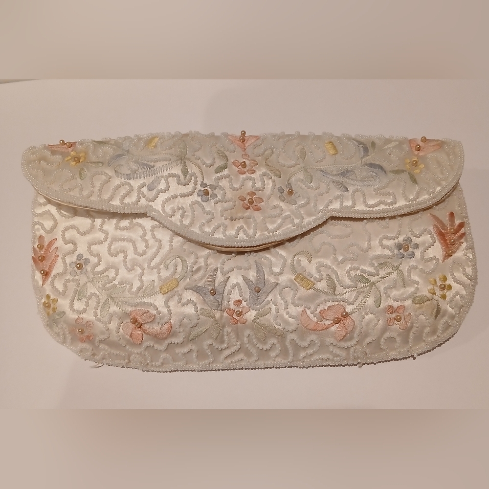 Vintage Richere White Beaded/Embroidered Satin Clutch